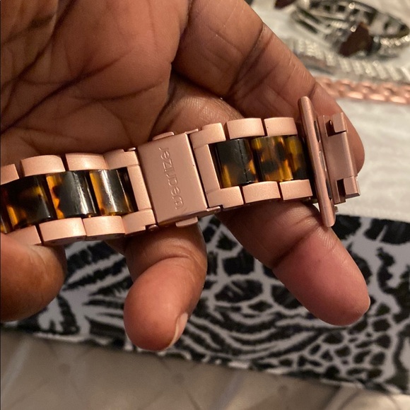 Assorted apple Watch Bands in Silver, Gold, and Brown - Picture 3 of 9